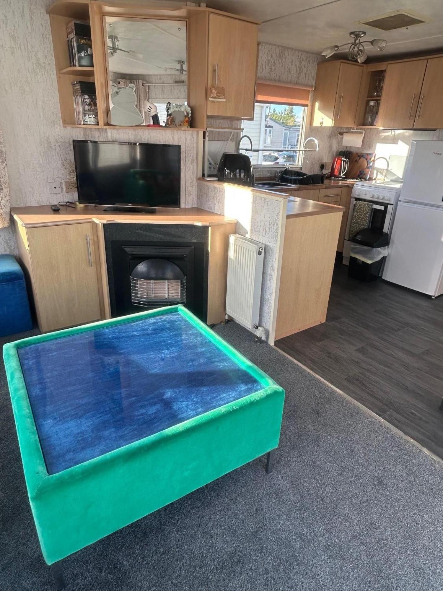 6 Berth Caravan For Hire By The Beach In Heacham, Norfolk Ref 21038C Exterior photo