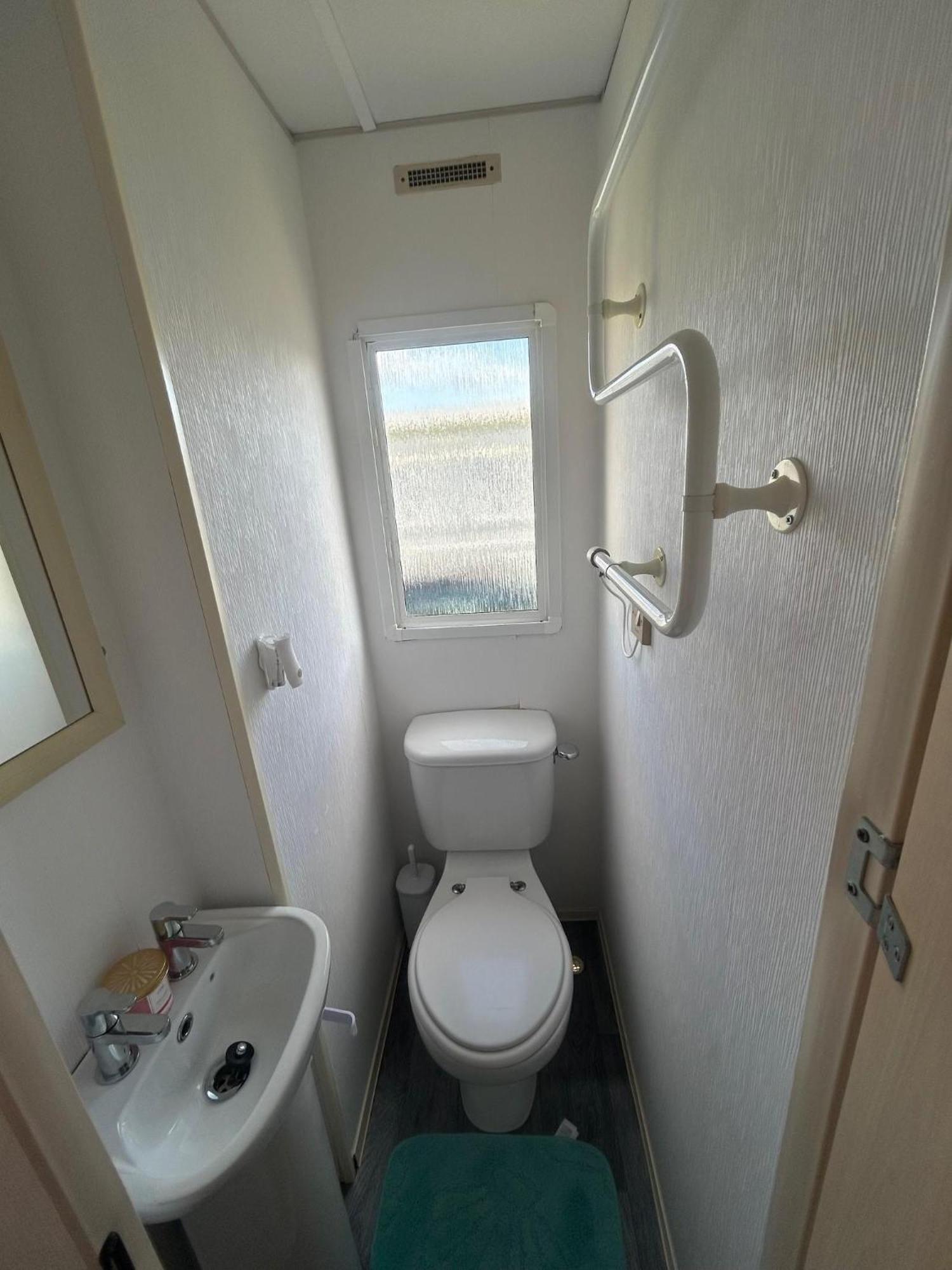 6 Berth Caravan For Hire By The Beach In Heacham, Norfolk Ref 21038C Exterior photo